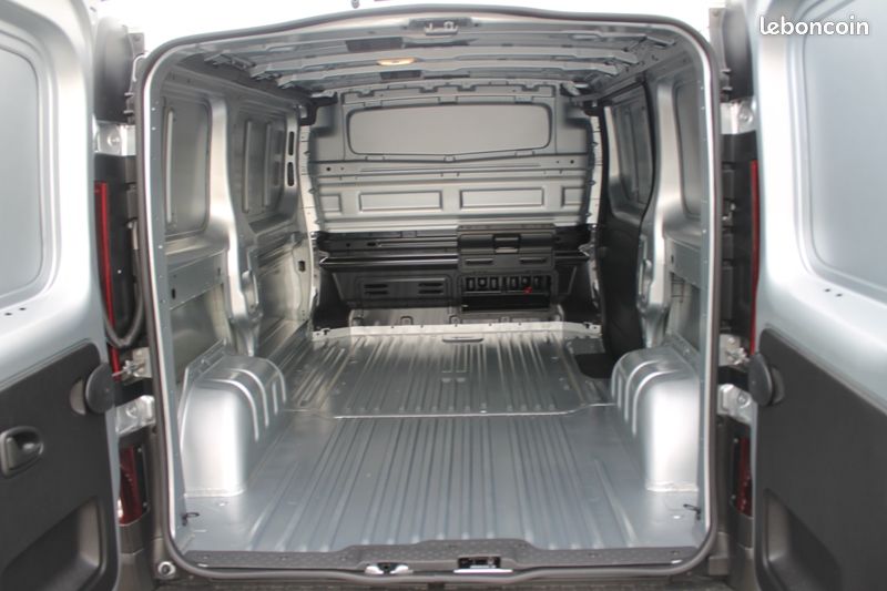 Renault Trafic III (3) Fourgon L1H1 3T 2.0 Blue DCI 150 Advance Full Équipé [Coordonnées masquées] Kilomètres Caméra, Clim Auto, GPS.Prix Hor taxe 25 667...... (image 7)