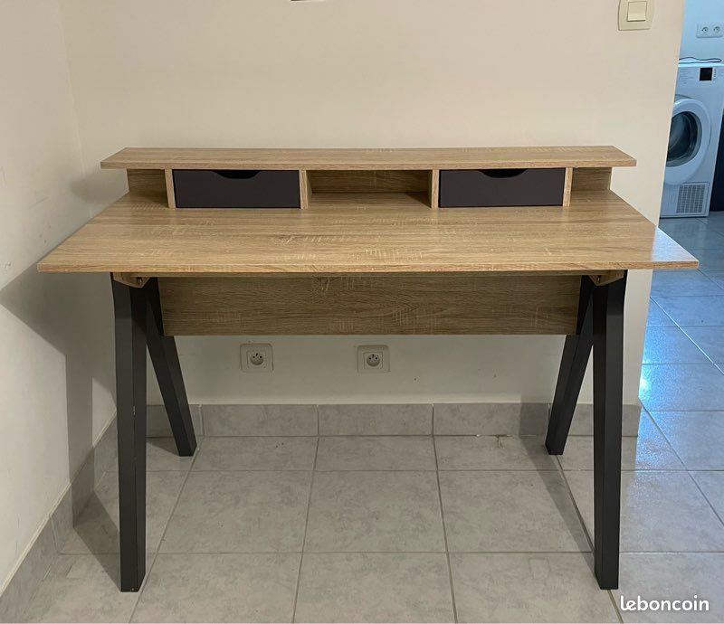 Bureau en bois (image 1)