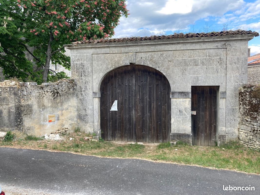 Maison 4 pièces 145 m² · à Saint-Saturnin · 145 m² · 180 000 €
