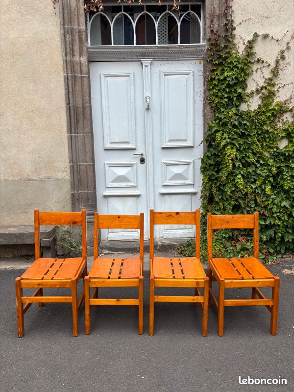 Série de 4 chaises bois Charlotte Perriand 1960 (image 1)