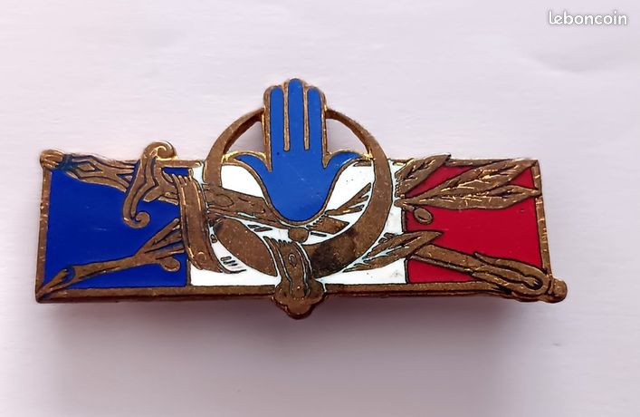 INSIGNE MILITAIRE PUCELLE drago Armée militaria aigle etoile emaille