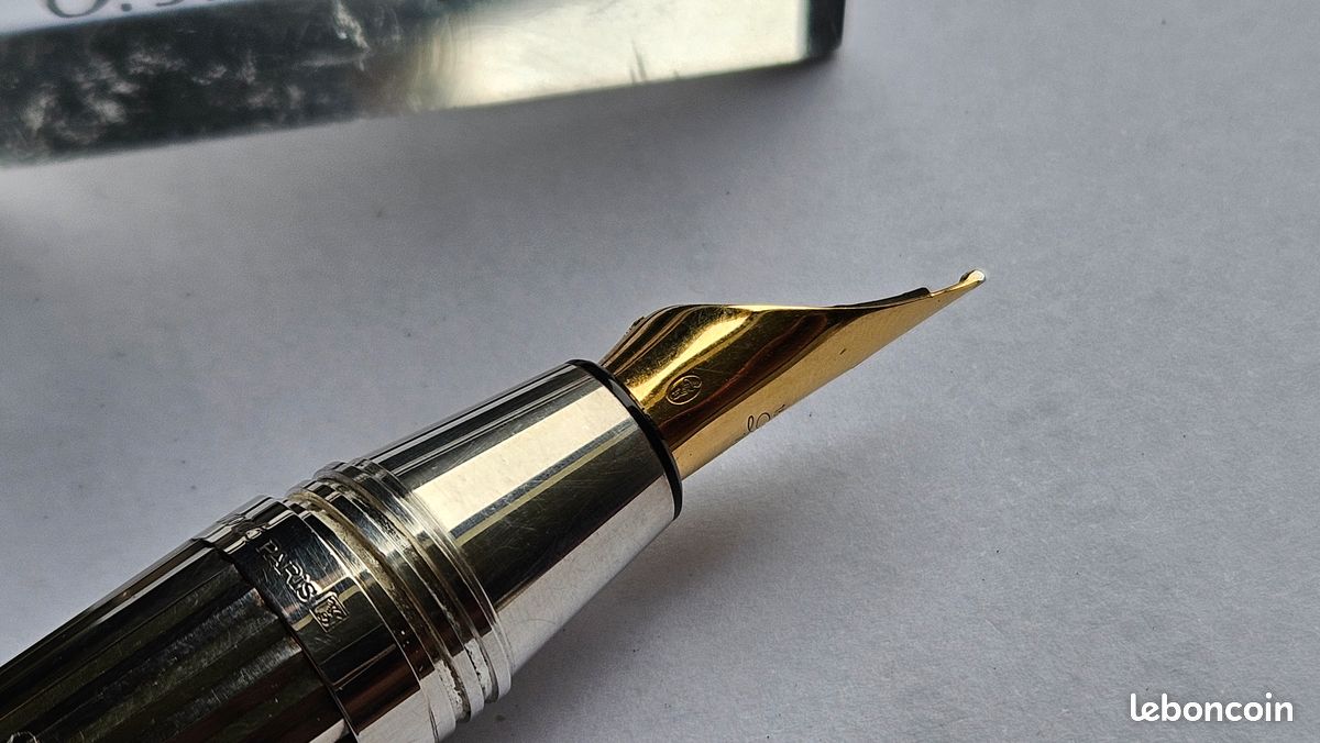 Stylo Plume S.T. Dupont Avec Plume En Or 18 Carats - Occasion, Pièce De Collection
