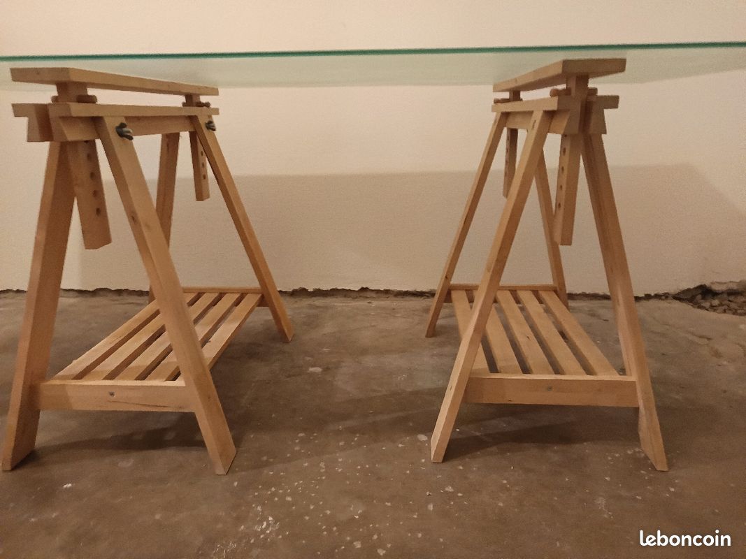 Table en verre sur tréteaux (image 1)