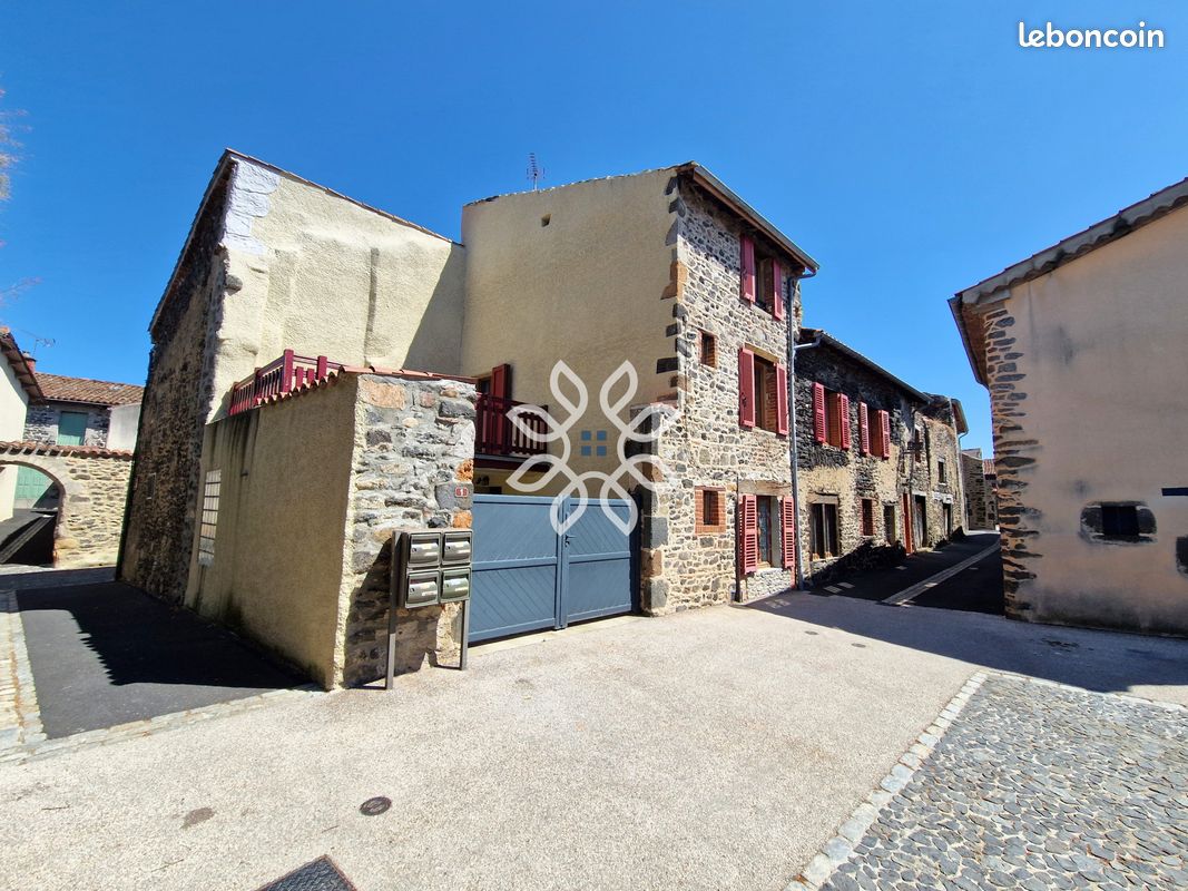 Maison 6 pièces 158 m² · à Lamothe · 158 m² · 102 000 €