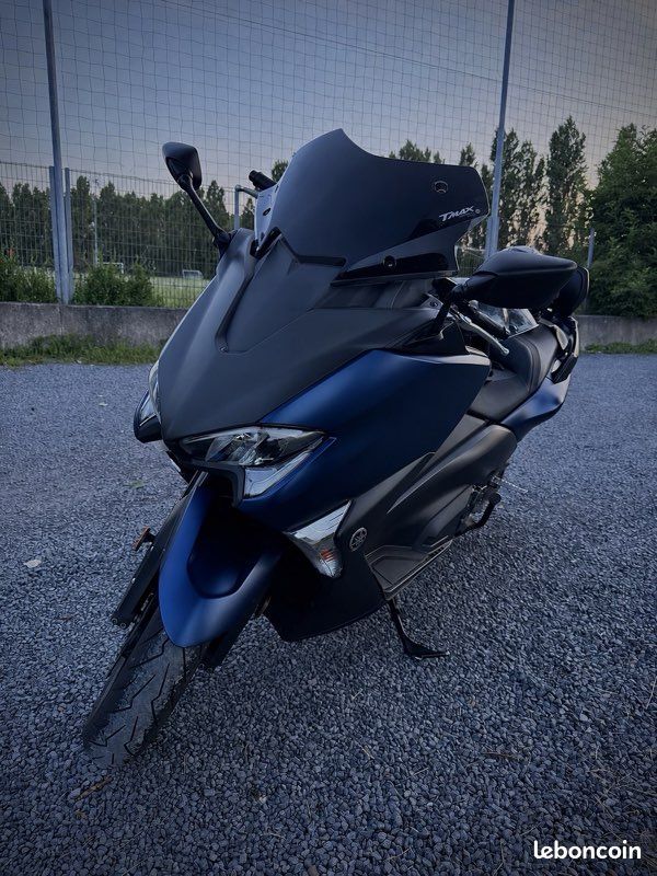 Vend ou échange tmax de 2019 (image 1)