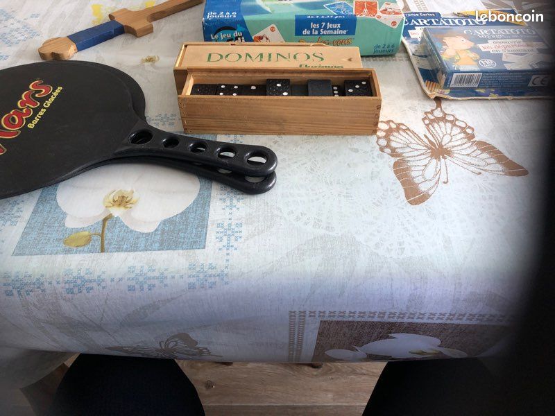 Lots des jeux donc un neuf euros Jeux Jouets