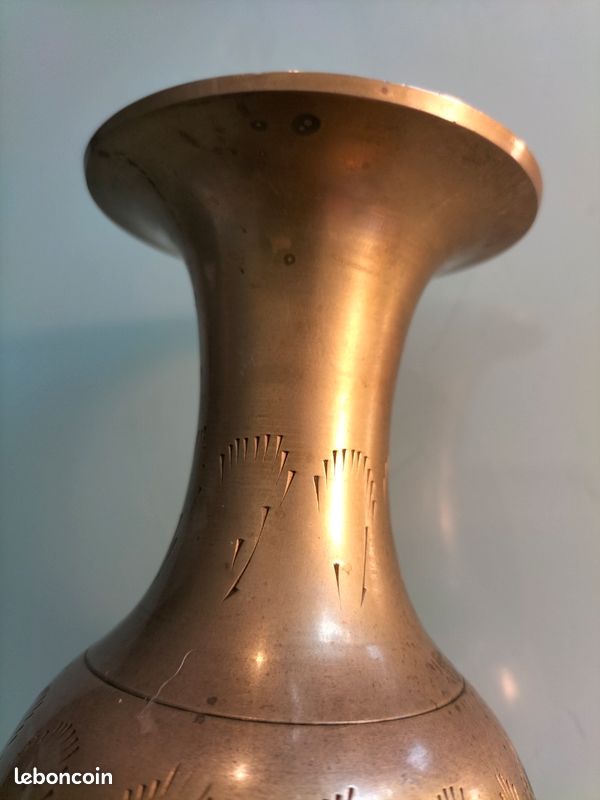 Petit Vase Soliflore En Cuivre Ciselé – Décor Fleurs – Hauteur 12,5cm – Art Déco