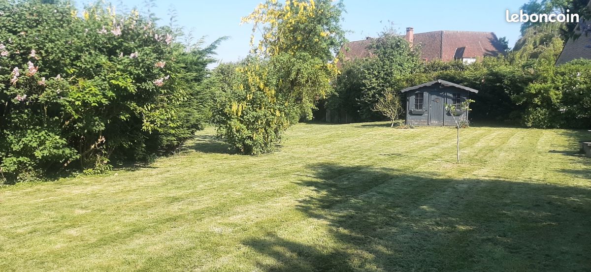 Vend terrain en cour et viabilisé fond allé quartier résidentiel · à Mouvaux · 320 000 €