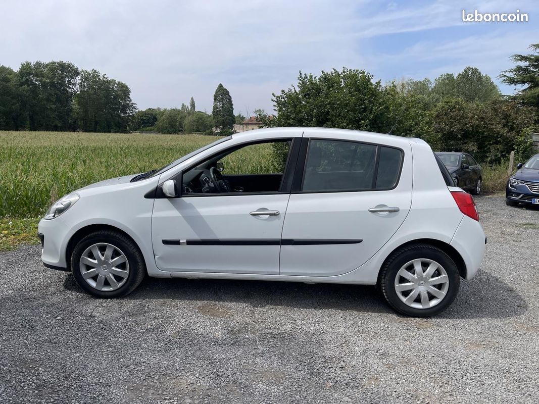 RENAULT CLIO III BERLINE 1.5 dCi 85 CV | PREMIERE MAIN - SORT DE REVISION - KIT DISTRIB FAIT (image 5)