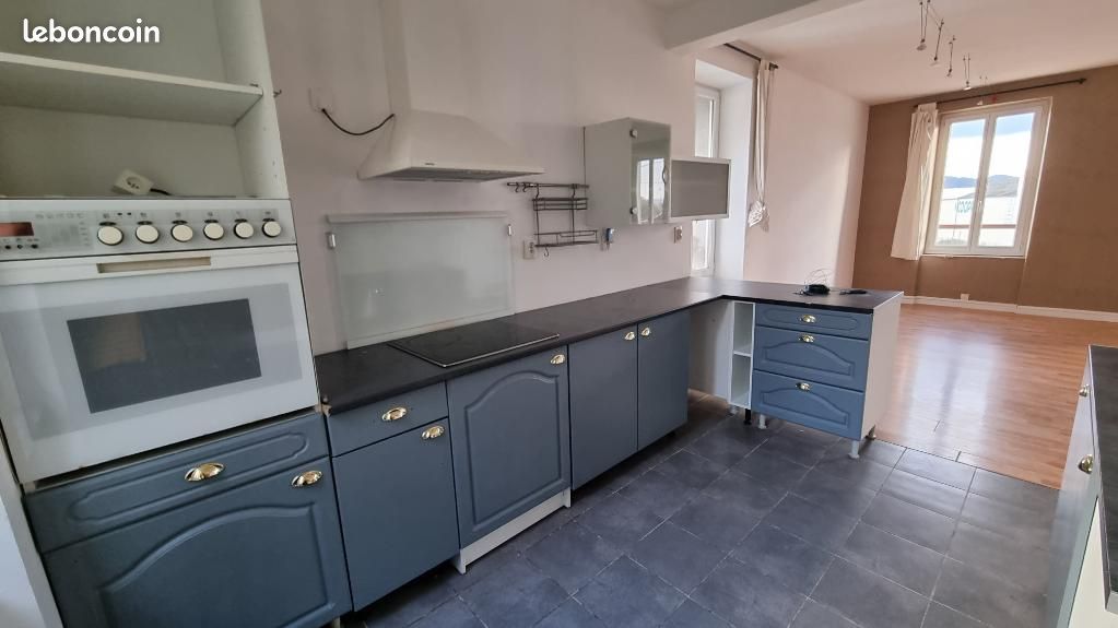 Appartement 5 pièces 93 m² · à Droiturier · 93 m² · 590 €/mois