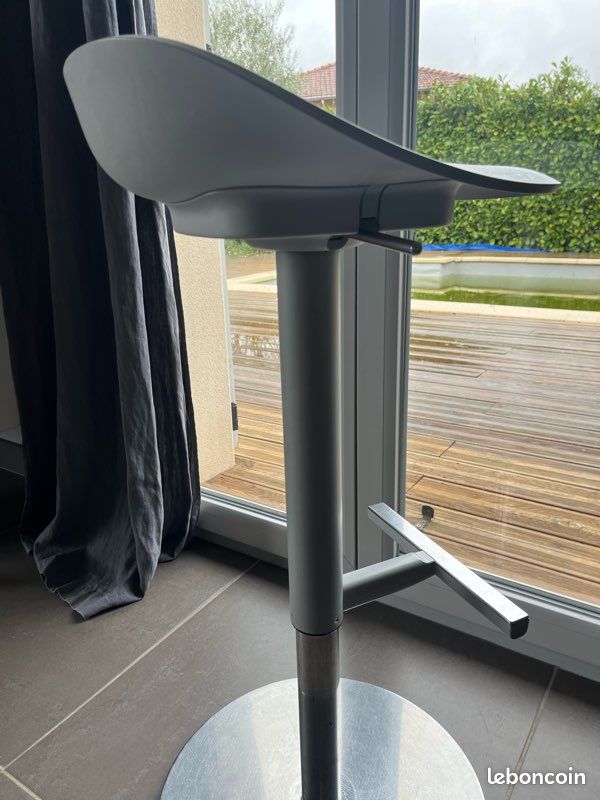 Tabourets IKEA à hauteur variable (image 3)