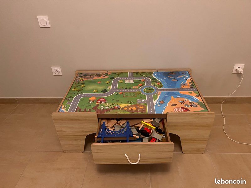 Jeu circuit train et table en bois (image 1)