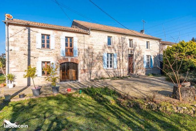 Maison 7 pièces 303 m²