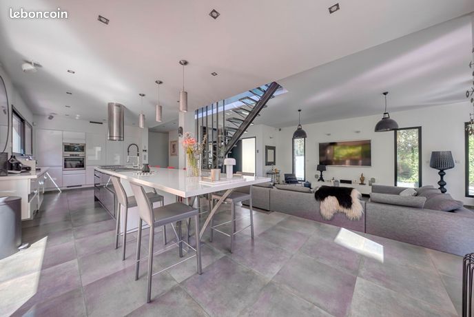 Villa 7 pièces 230 m² — 7