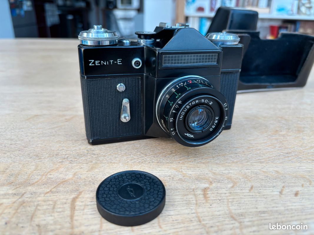 Appareil photo Zenit EM + Objectif Soligor 134mm f/2.8