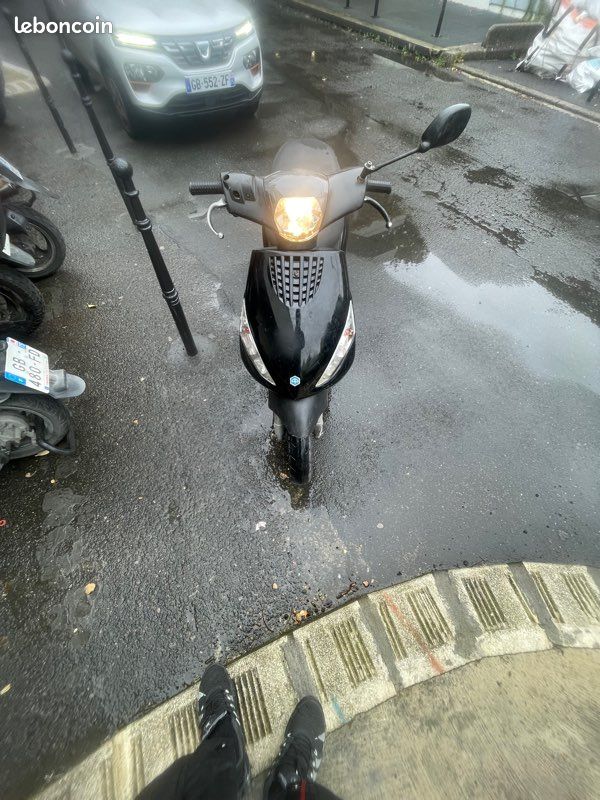 Scooter à louer zip 4 temps 50cc (125/semaine) Motos