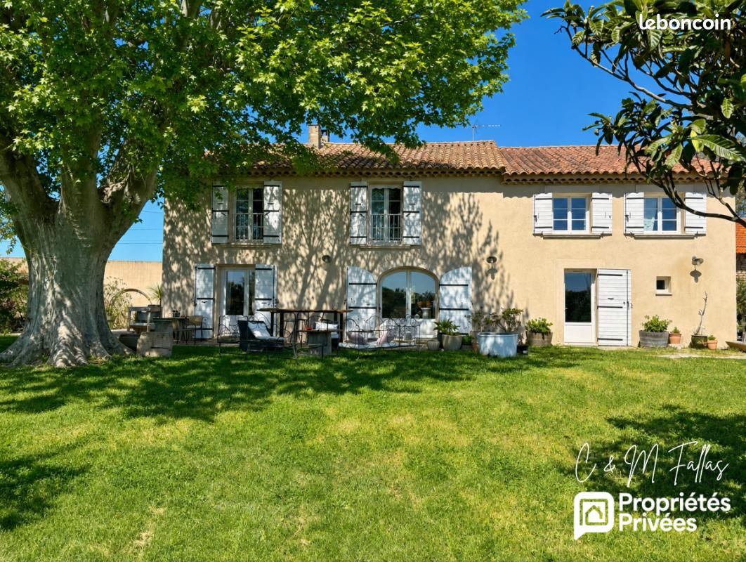 Maison 9 pièces 205 m² · à Camaret-sur-Aigues · 205 m² · 463 000 €