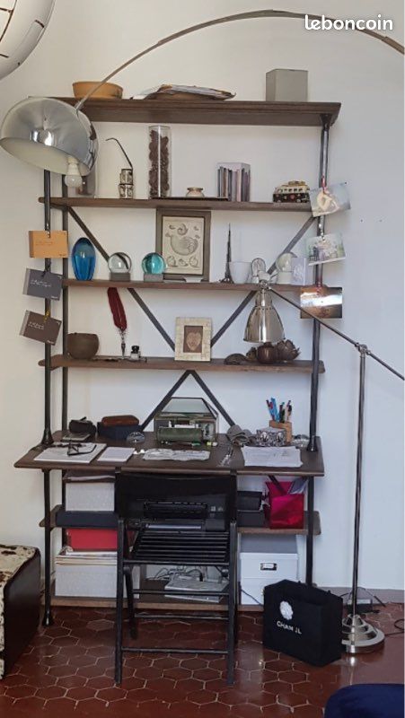 Bureau (image 1)