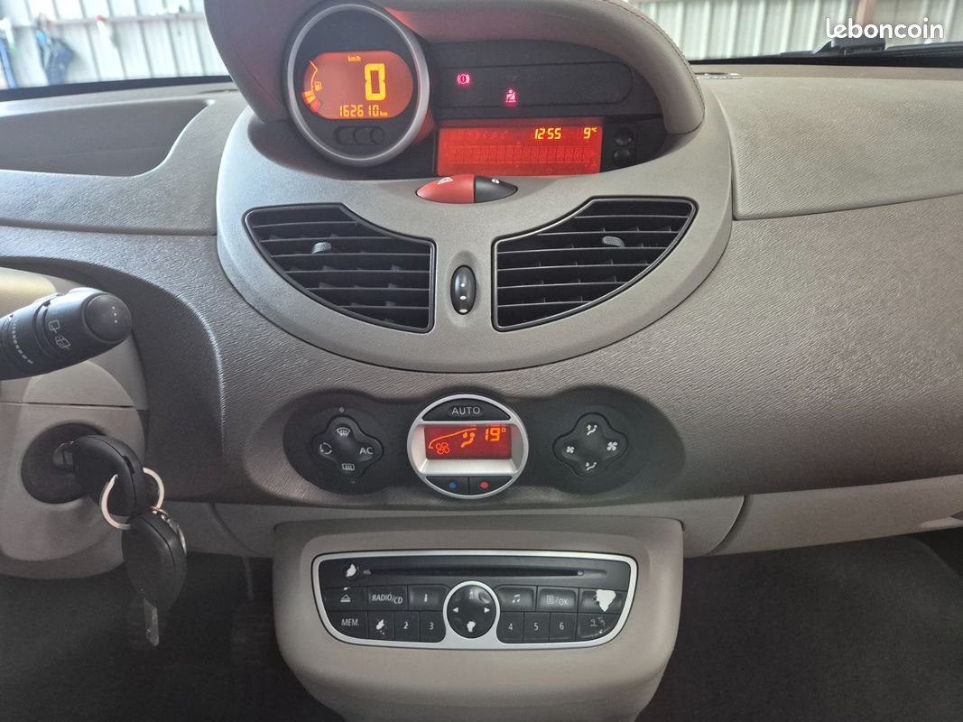 RENAULT TWINGO II 1.5 dCi 85 eco2 Initiale/ 1ere Main (image 10)