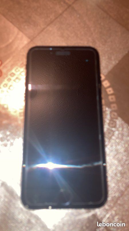 IPhone SE noir 128go (image 2)