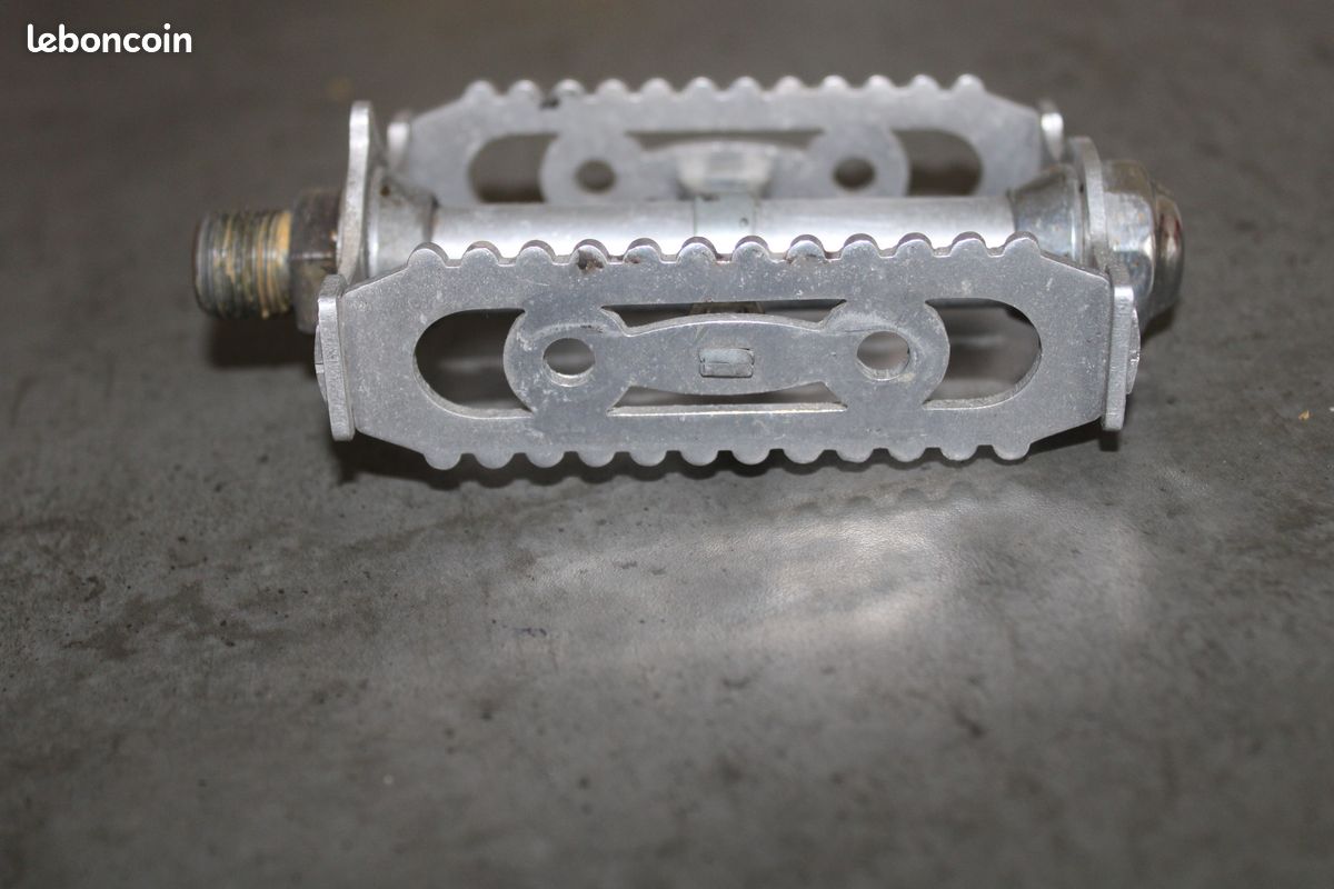 Pédales De Vélo Vintage LYOTARD - En Duraluminium/aluminium, Pour Peugeot Ou Vélos De Route - Occasion