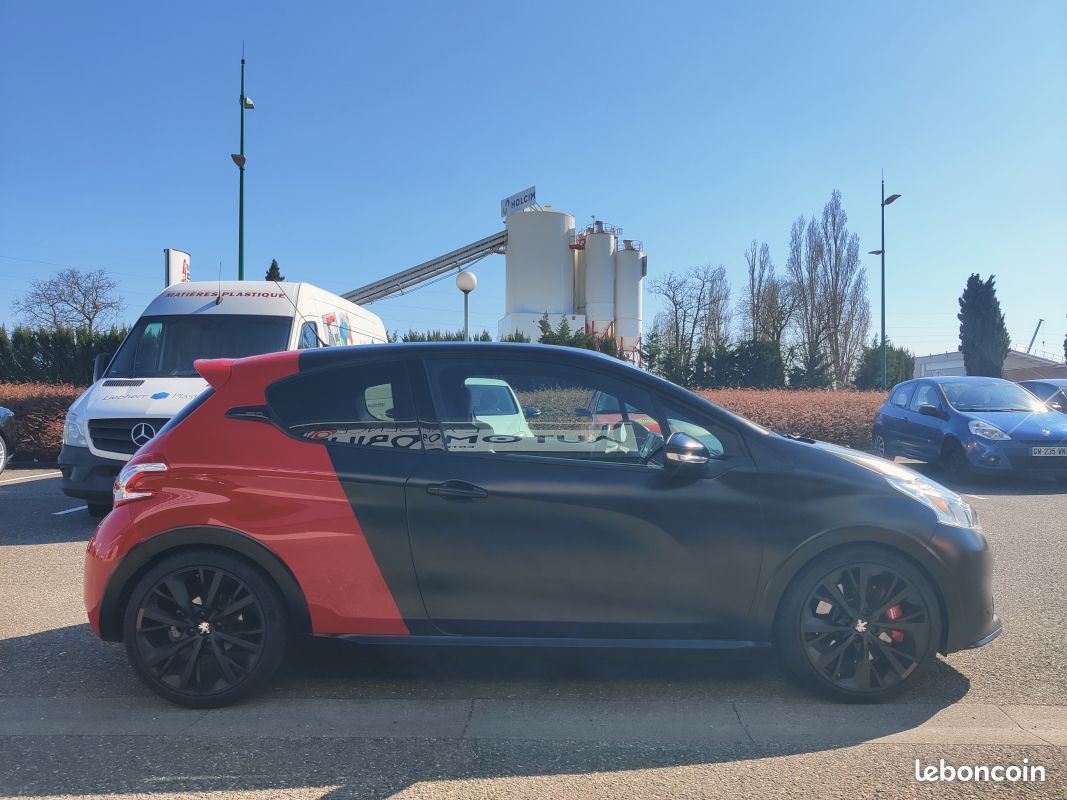 PEUGEOT 208 GTi 1.6 30Th Numérotée 898 (image 4)