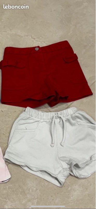 1 short rouge de marque JACADI et un short blanc de marque ZARA pour fille, taille 4 ans (image 1)