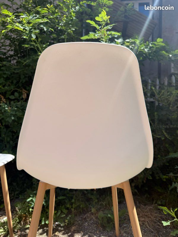 Lot de 2 chaises blanches pied en métal effet bois (image 4)
