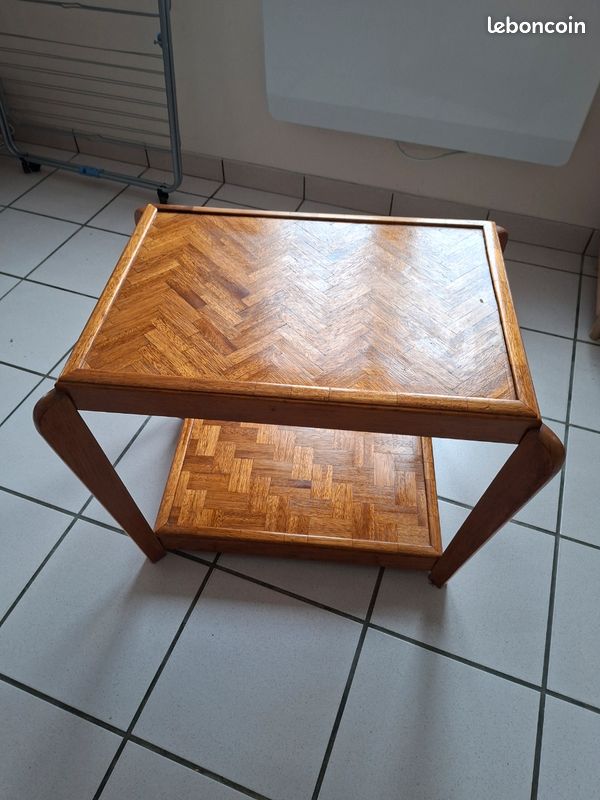 Petite table en bois (image 1)