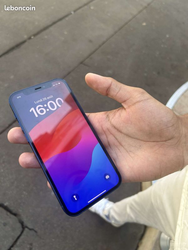 IPhone 12 (image 1)