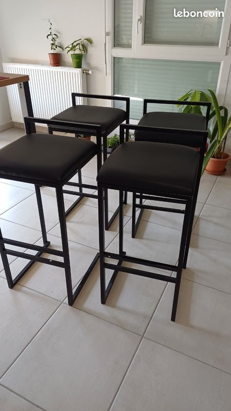 Lot 4 chaises hautes tabourets bar (image 1)