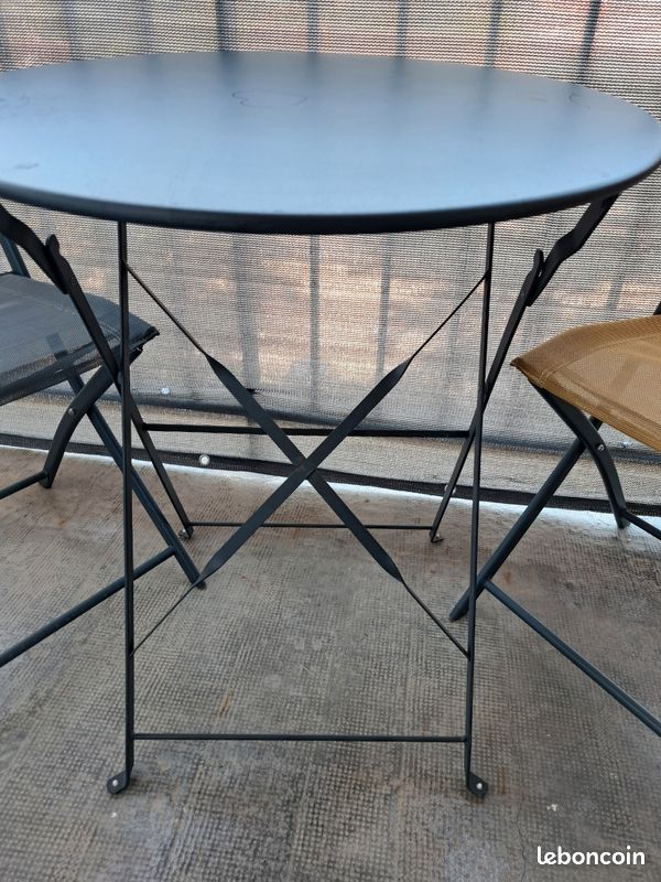Table ronde +4 chaise piur balcon (image 1)