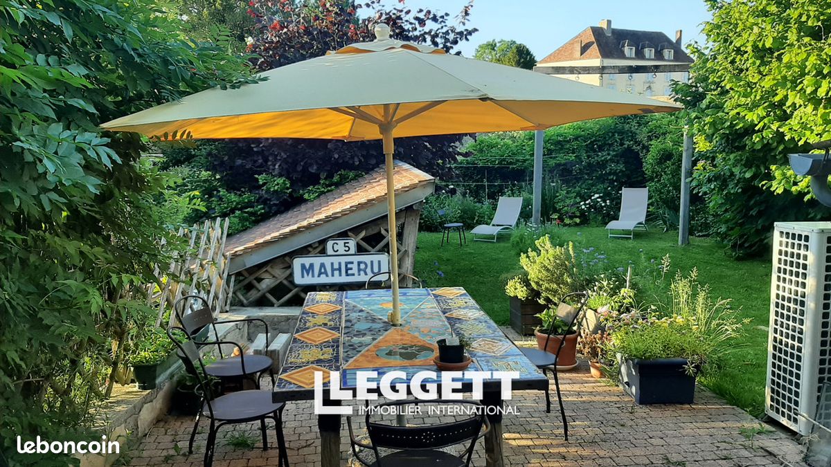 Maison 8 pièces 182 m² · à Essay · 182 m² · 131 000 €