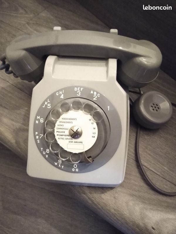 Téléphone fixe années 80 (image 1)