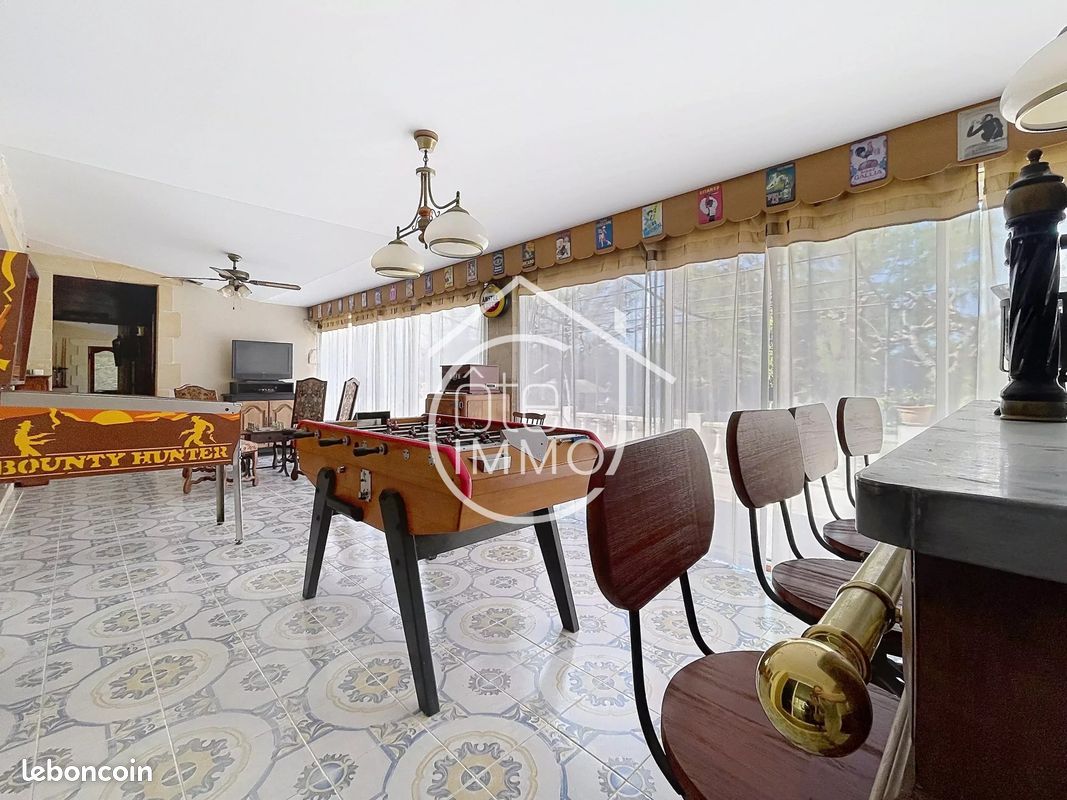 Propriété 8 pièces 385 m² (image 12)