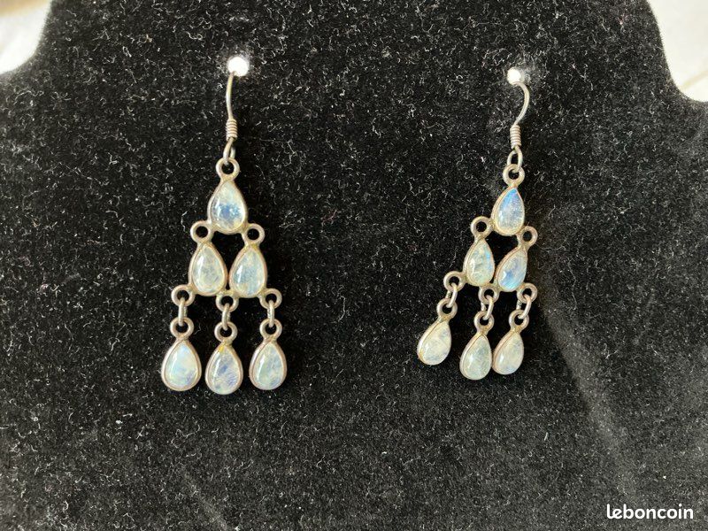 Élégantes boucles d’oreilles lustres en argent 925 et pierres de lune (image 2)