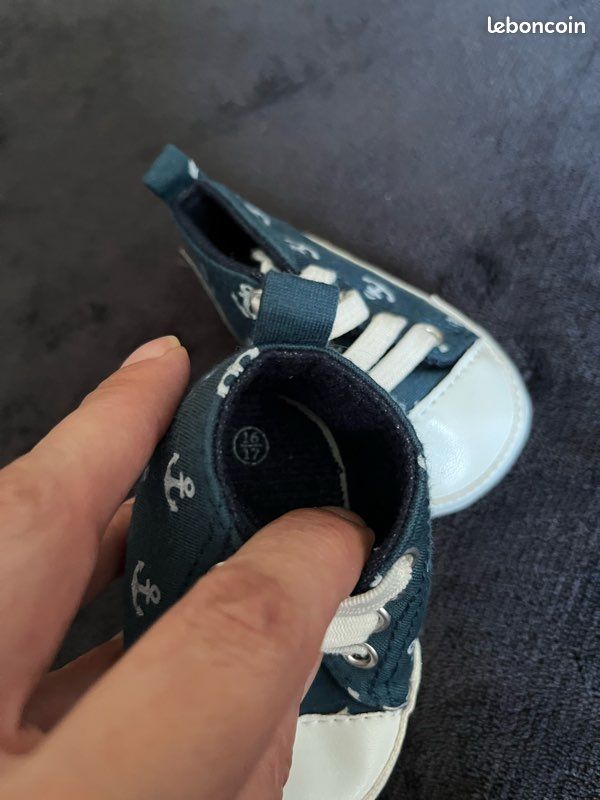 Chaussures bébé Taille 16/17 neuf Vêtements bébé