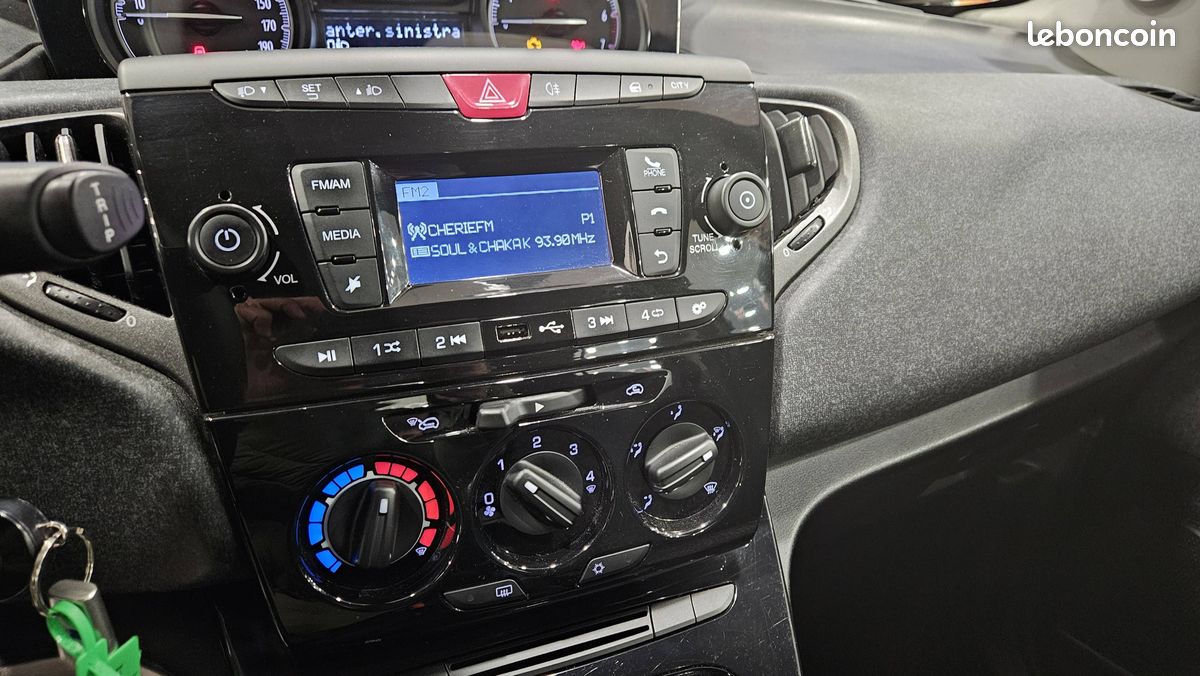 LANCIA Ypsilon 0.9 TwinAir 85 ch Stop&Start Elefantino 2014 (image 16)