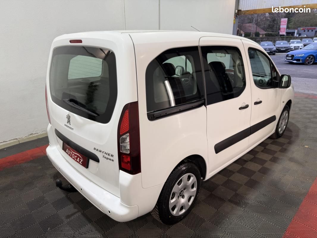 Peugeot Partner Tepee 1.6 BlueHDi 100ch BVM5 Style +ATTELAGE (image 28)