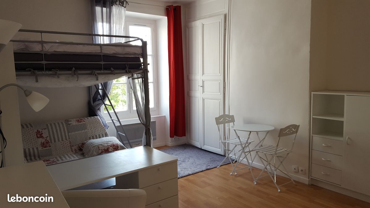 Appartement 1 pièce 22 m² · à Versailles · 22 m² · 880 €