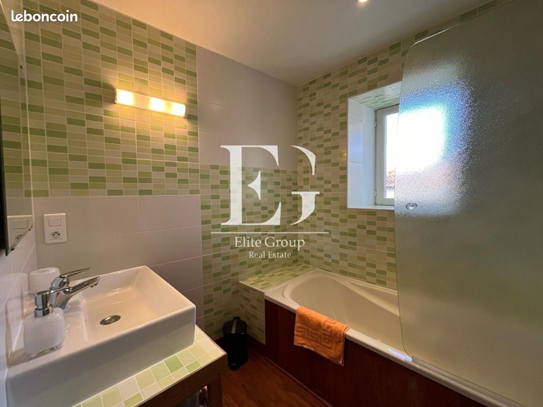 Gîte 7 pièces 227 m² - Gensac-la-Pallue 16130 (image principale 11)