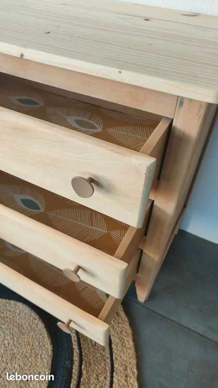Petite commode parisienne en bois brut (Hêtre et Pin) – 3 tiroirs (image 11)