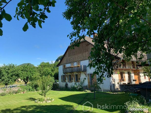Ferme 40 pièces 885 m²