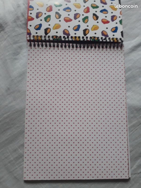 Carnet coloriage + pochoirs + stickers - Minnie - Disney (image 8)