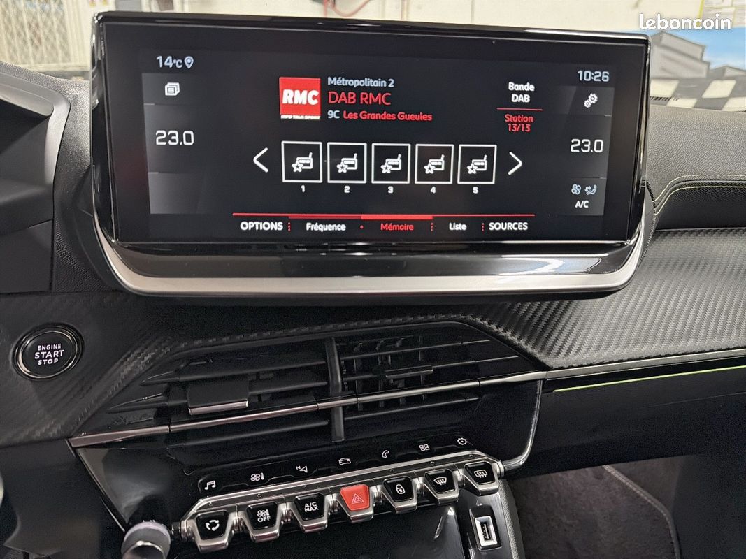 PEUGEOT 2008 BlueHDi 130 S&S EAT8 GT Pack (image 12)