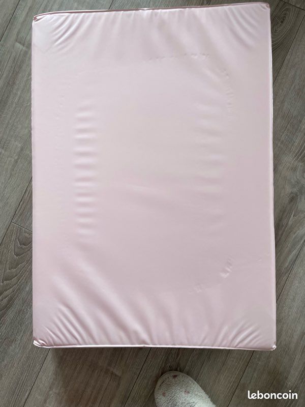 Matelas à langer avec sa housse gaz de coton (image 5)