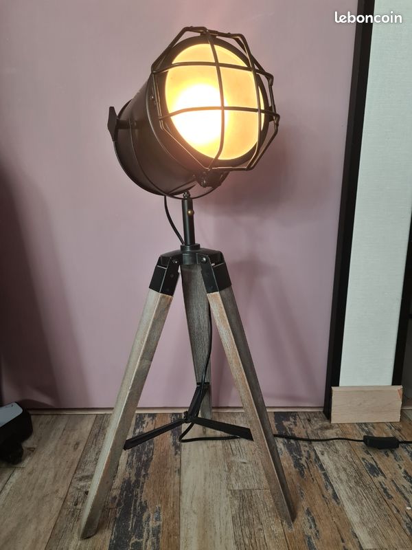 Lampe trépied (image 1)