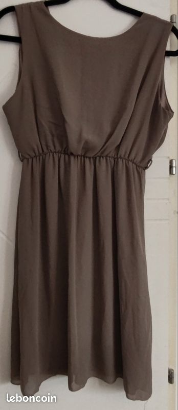 Robe taupe (image 2)