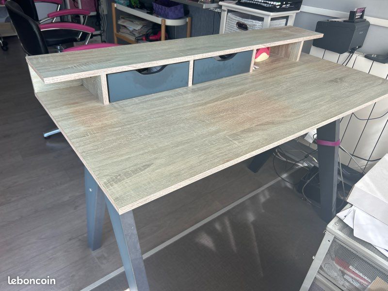 Bureau (image 1)