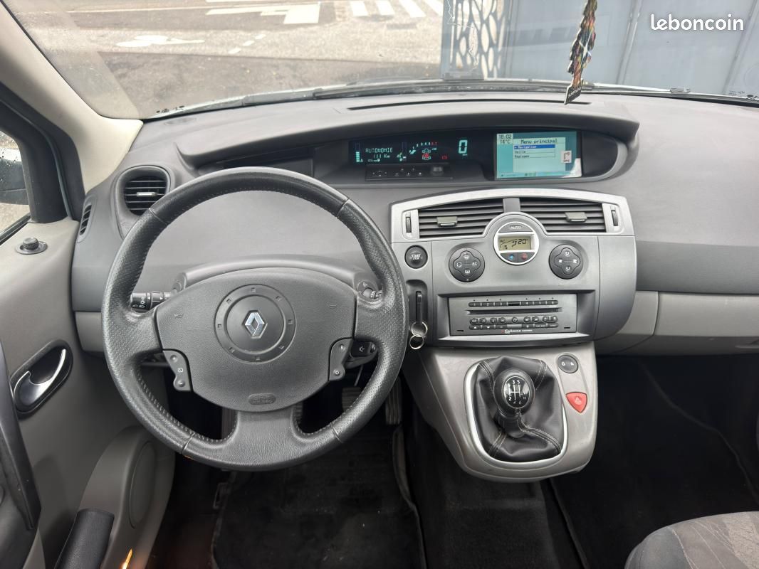 Renault Scénic II (J84) 2.0 16v 136ch Luxe Dynamique (image 8)